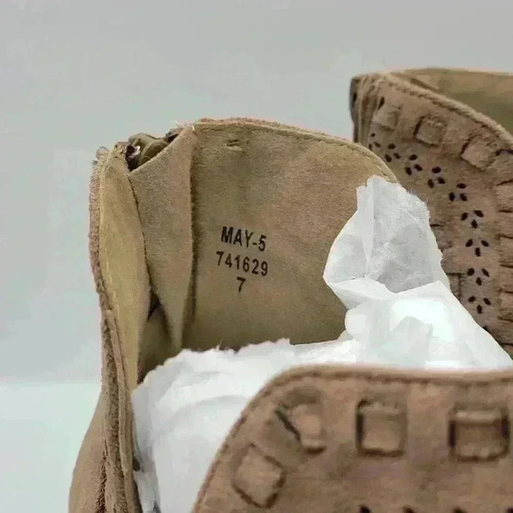 Pierre Dummas Women's Taupe Suede Ankle Boots Size 7 Back Zipper - Picture 7 of 9